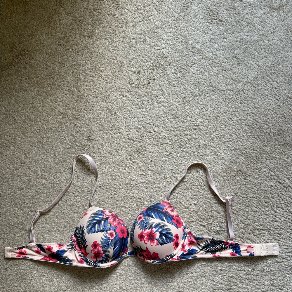 Pink bras, hard to say which size, I would say 34 B but please ask details b
